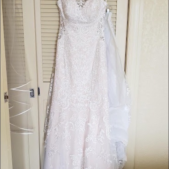 Essense of Australia wedding dress - Picture 4 of 7